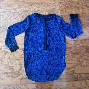 Jessica Simpson XS womans sheer animal print blue & black sleeve top